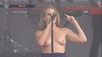 Tove Lo - Lollapalooza in Chicago - 2017-08-06 (uploaded by celebeclipse.com)